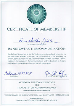 Zertifikat – Netzwerk Tierkommunikation Mitglied im Netzwerk Tierkommunikation der Tierarztpraxis Dr. Katrin Wontorra. Das Netzwerk Tierkommunikation besteht aus erfahrenen und geprüften Tierkommunikatoren, die nach den Grundsätzen des Ethik-Codes von Penelope Smith wirken.